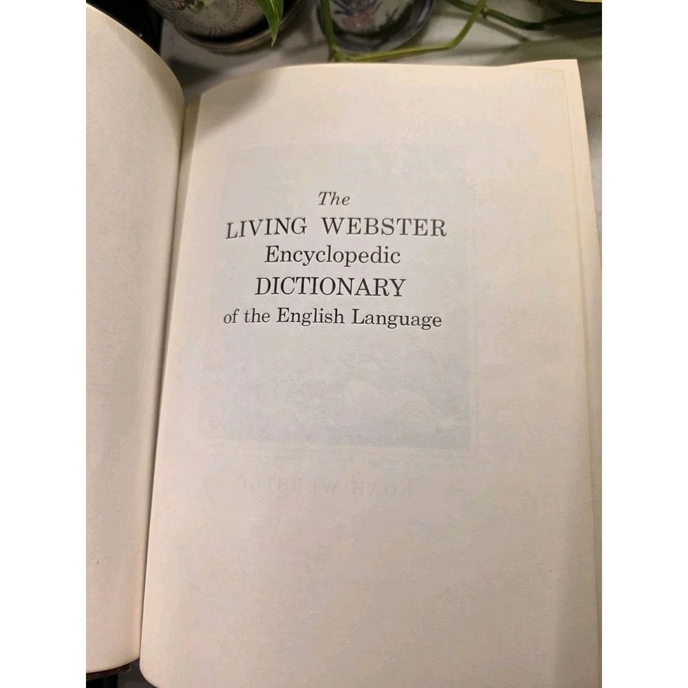 The Living Webster Encyclopedic Dictionary of the English Language 1981 VTG HC